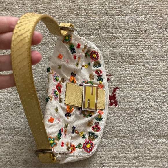 🚫SOLD🚫 AUTH FENDI BEADED COTTON LINEN SNAKE BAGUETTE BAG SEX & THE CITY!! - Picture 4 of 16